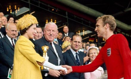 La Reina Isabel II y el Fútbol