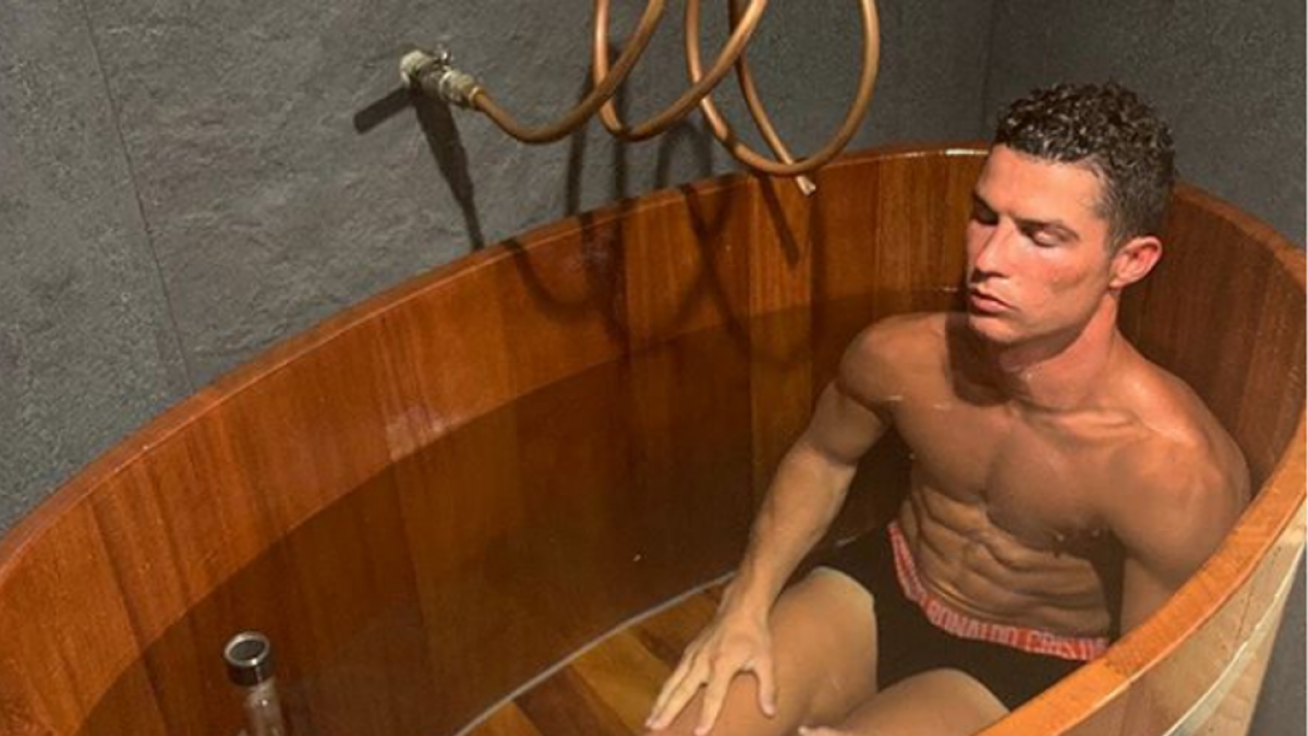 Cristiano Ronaldo comparte una sesión de meditación en la bañera